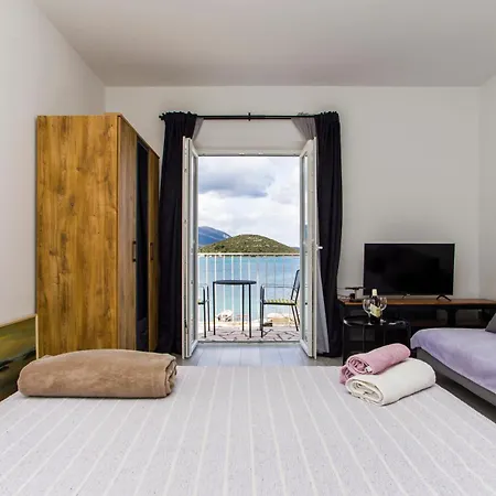 Peljesac Apartment *
